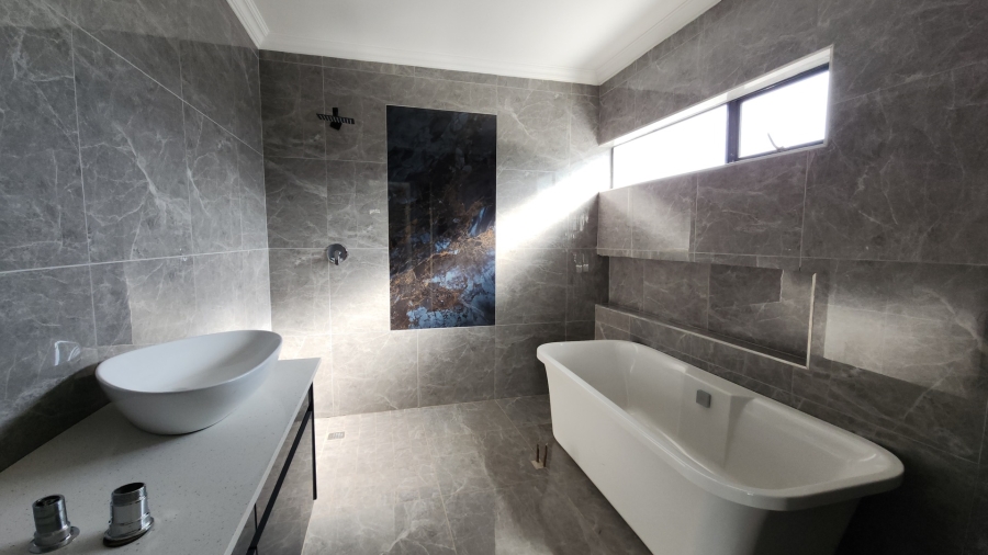 To Let 4 Bedroom Property for Rent in Melodie North West